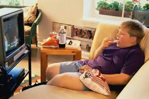  fat kid watching TV=